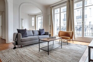 TV, stereo - Blueground | Passy, balcony & elevator, nr Seine (Paris)