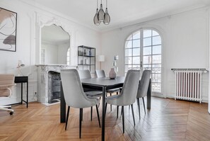 Dining - Blueground | Batignolles, nr markets & shops (Paris)