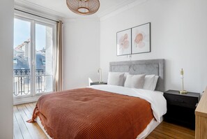 2 bedrooms, iron/ironing board, WiFi, bed sheets - Blueground | Batignolles, nr markets & shops (Paris)