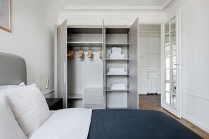 2 chambres, fer et planche à repasser, Wi-Fi, draps fournis