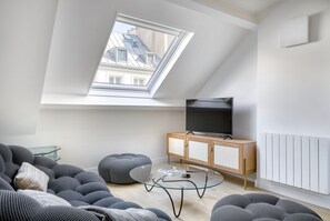 Télévision, chaîne hi-fi