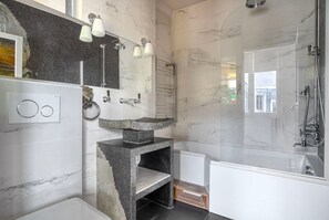 Hårtørrer, håndklæder