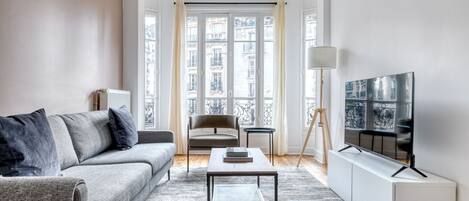 Télévision, chaîne hi-fi