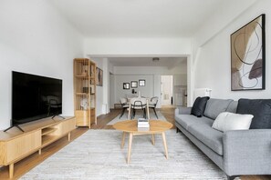 Télévision, chaîne hi-fi