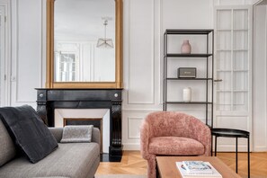 Télévision, chaîne hi-fi