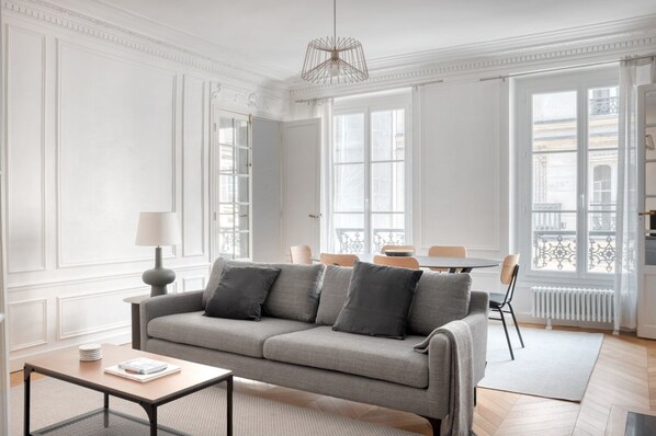 Télévision, chaîne hi-fi