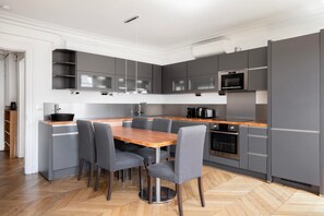 Fridge, microwave, oven, stovetop - Blueground | Halles, balcony, nr dining (Paris)