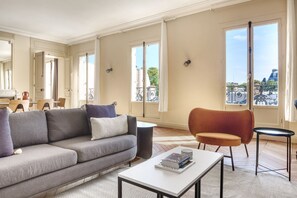 Fernseher, Stereoanlage