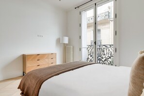 3 chambres, fer et planche à repasser, Wi-Fi, draps fournis