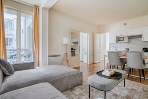 TV, stereo - Blueground | Trocadéro, concierge, nr dining (Paris)