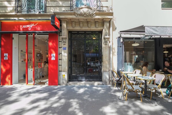 Outdoor dining - Blueground | Trocadéro, concierge, nr dining (Paris)