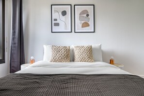 2 habitaciones, tabla de planchar con plancha, wifi y ropa de cama 