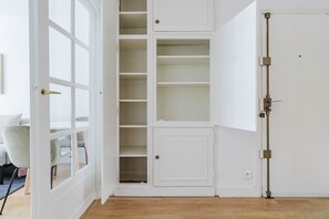 Interior - Blueground | Auteuil, nr Seine & sports (Paris)