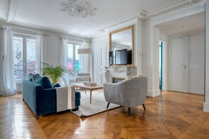 Télévision, chaîne hi-fi