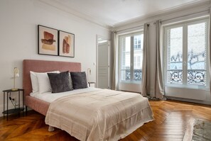 3 chambres, fer et planche à repasser, Wi-Fi, draps fournis