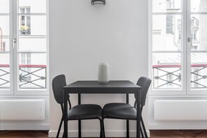 Dining - Blueground | Saint-Honoré, nr opera (Paris)