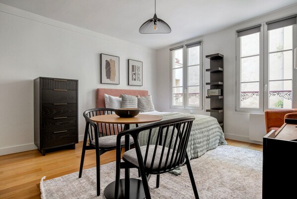 1 chambre, fer et planche à repasser, Wi-Fi, draps fournis