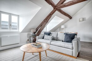 TV, stereo - Blueground | Vendome/Saint Honoré, furnished, a/c (Paris)