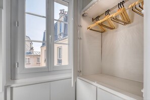 Interior - Blueground | Montmartre, nr great restaurants (Paris)