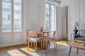 Interior - Blueground | Rennes - Saint Placide, balcony (Paris)