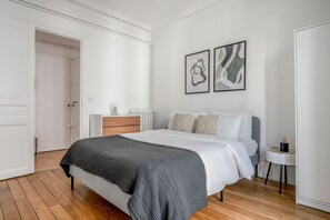 2 bedrooms, iron/ironing board, WiFi, bed sheets - Blueground | Neuilly, balcony, nr gardens & shops (Paris)