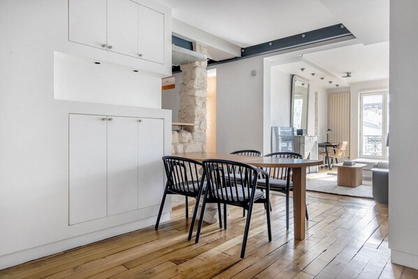 Dining - Blueground | Canal St Martin, nr train station (Paris)