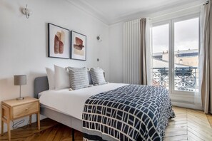 2 bedrooms, iron/ironing board, WiFi, bed sheets - Blueground | Canal St Martin, nr train station (Paris)