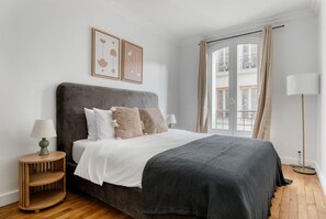 1 bedroom, iron/ironing board, WiFi, bed sheets - Blueground | Port Royal, elevator, nr hospital (Paris)