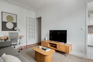 TV, stereo - Blueground | Port Royal, elevator, nr hospital (Paris)