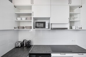 Fridge, microwave, oven, stovetop - Blueground | Auteuil - Exelmans, nr Seine & parks (Paris)