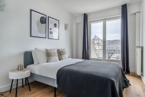 3 habitaciones, tabla de planchar con plancha, wifi y ropa de cama