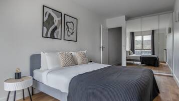 3 chambres, fer et planche à repasser, Wi-Fi, draps fournis