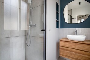 Hair dryer, towels - Blueground | Javel, elevator, fully furnished (Paris)