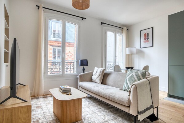 Fernseher, Stereoanlage