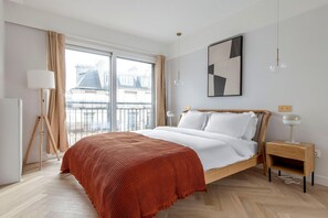 3 habitaciones, tabla de planchar con plancha, wifi y ropa de cama