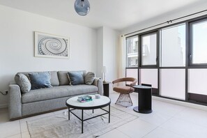 Télévision, chaîne hi-fi