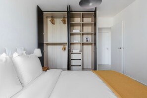2 chambres, fer et planche à repasser, Wi-Fi, draps fournis