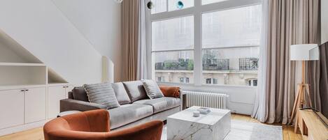 Télévision, chaîne hi-fi