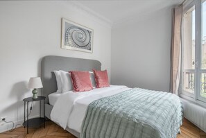 1 habitación, tabla de planchar con plancha, wifi y ropa de cama 