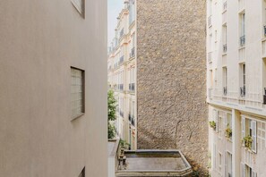 Property grounds - Blueground | La Muette, walk to dining & shops (Paris)