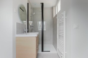 Hair dryer, towels - Blueground | Les Halles, close to Eiffel Tower (Paris)