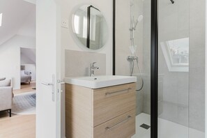 Hair dryer, towels - Blueground | Les Halles, close to Eiffel Tower (Paris)