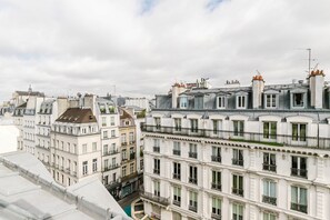 Balcony - Blueground | Les Halles, close to Eiffel Tower (Paris)