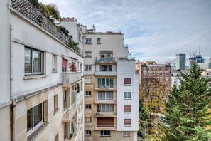 Exterior - Blueground | Pont de Neuilly, balcony, nr shops (Paris)