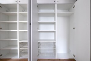 Interior - Blueground | Pont de Neuilly, balcony, nr shops (Paris)