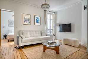 Télévision, chaîne hi-fi