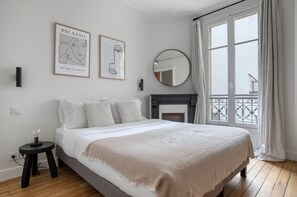 1 bedroom, iron/ironing board, WiFi, bed sheets - Blueground | Anatole-France, fully furnished (Paris)