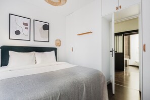 2 bedrooms, iron/ironing board, WiFi, bed sheets - Blueground | Batignolles, nr shopping & food (Paris)