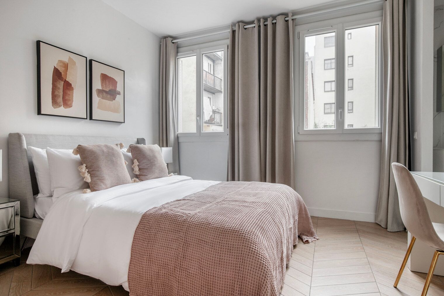 4 bedrooms, iron/ironing board, WiFi, bed sheets