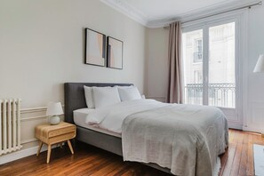 3 bedrooms, iron/ironing board, WiFi, bed sheets - Blueground | Passy, furnished & equipped (Paris)